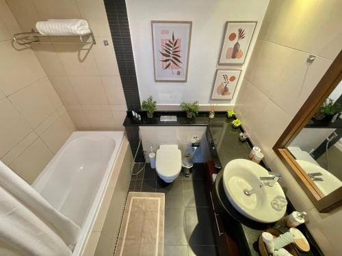Koupelna v ubytování Lux Business Bay Canal apartment