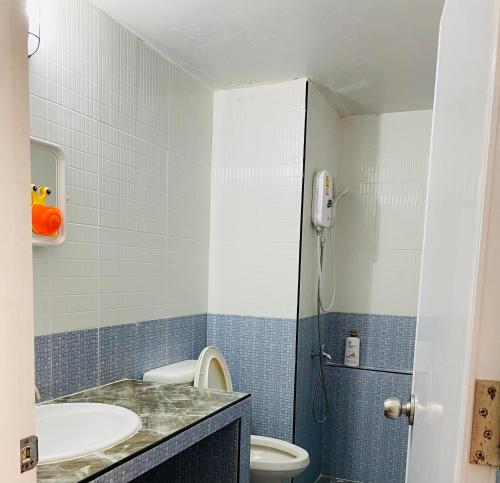 a bathroom with a shower and a sink and a toilet at Condo popular T8 fl.9.2 in Thung Si Kan