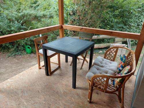 Un balcón o terraza de Chata v Jedovnicích u rybníka Olšovec