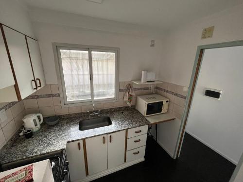 Nhà bếp/bếp nhỏ tại Dpto Pico Alquiler Temporario con Opción a Cochera