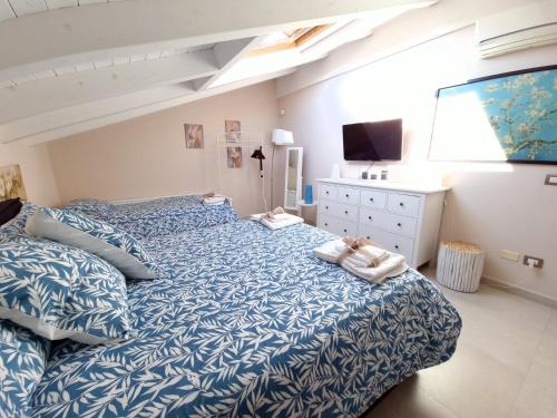 Postel nebo postele na pokoji v ubytování Luxury Panoramic Loft with heated pool near Catania, Taormina, the Sea and Mount Etna by SicilianRelaxingHomes