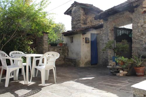 Foto dalla galleria di Riva Bianca Castle Holiday Home a Lierna