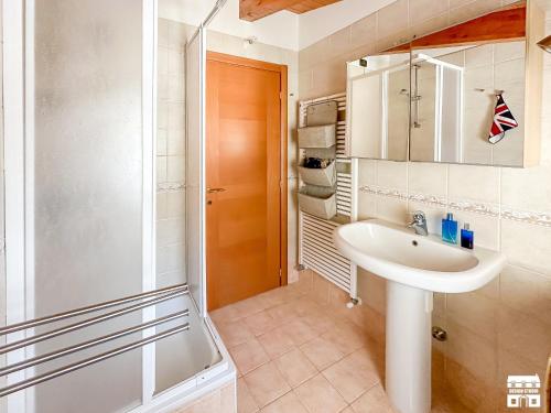 a bathroom with a sink and a shower at MAMMA MIA by Design Studio in Bellano