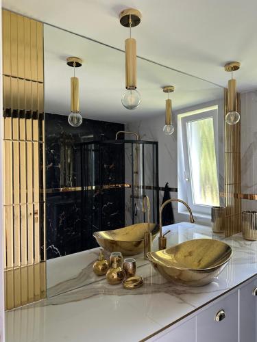 a bathroom with two sinks on a counter at Jaki tu spokój Domek w Bieszczadach in Wojtkowa