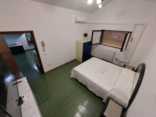 a hospital room with a bed and a window at Nido di Stella in Zanica