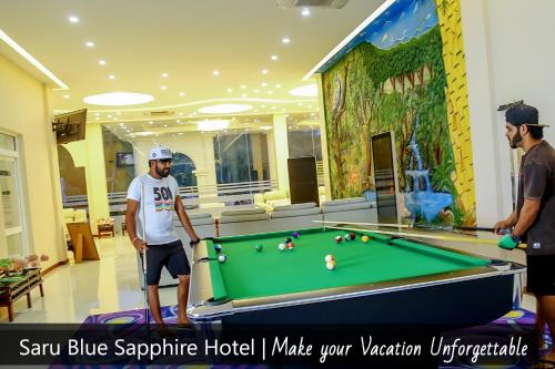 two men standing next to a pool table at Saru Blue Sapphire Hotel in Godakewela