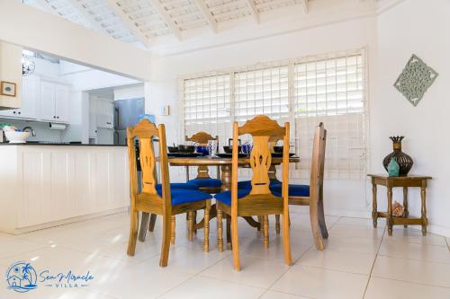 Kuchyň nebo kuchyňský kout v ubytování Sea Miracle Villa/Beach Cottage