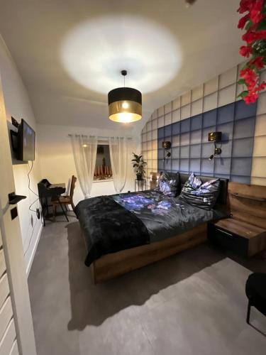 a bedroom with a large bed in a room at Hortensja Check-in 24H in Oborniki
