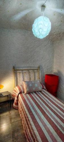 Postel nebo postele na pokoji v ubytování Cueva La Loli