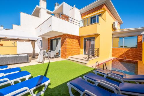 Foto Cozy villa with pool and Barbecue 1