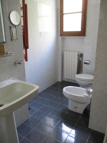 a bathroom with a toilet and a sink at Pania forata hostel in Stazzema