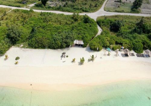 an aerial view of a resort on a beach at Vilu Residence in Maamigili