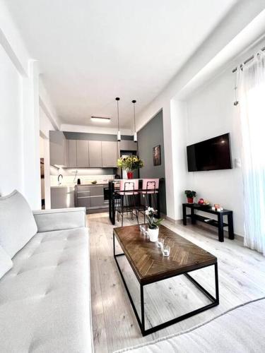 Modern 3BR Flat in Athens Center