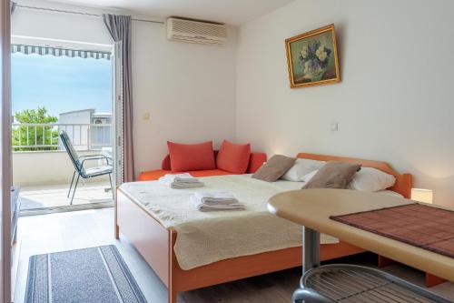 Fotografie z fotogalerie ubytování Studio with Sea view for 2-3 people by the Water v destinaci Baška Voda