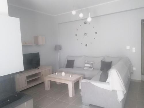 Телевизор и/или развлекательный центр в Anemos House