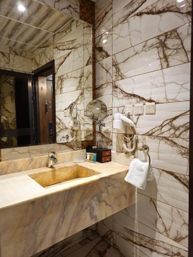 a bathroom with a sink and a mirror at Royal Boutique Hotel in Khamis Mushayt