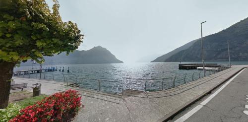 a view of a body of water with mountains at Ca del Lac Rooms in Castro