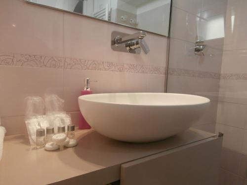 a bathroom with a large white bowl sink on a counter at Casa Vacanza Martino in Matera