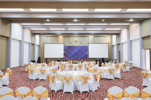 Kawasan bisnes dan/atau bilik persidangan di Luminor Hotel Metro Indah Bandung - Free Breakfast - Free Exclusive Gym - Free Aesthetic Afternoon Tea or Coffee