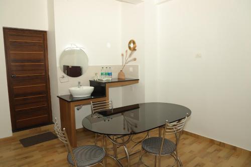 Dapur atau dapur kecil di Viceroy Inn Homestay