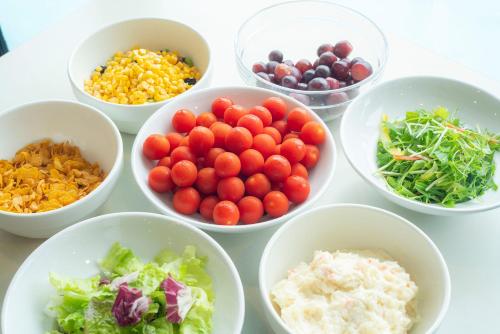 ホテルの敷地内または近くでの食事または食べ物