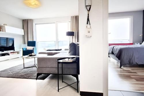 Ruang duduk di Beautiful luxury apartment in City with Lake view