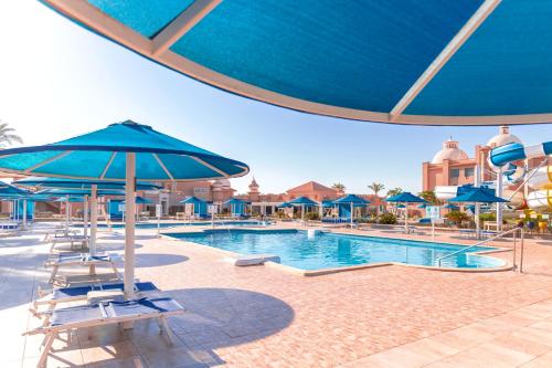 Bazén v ubytování Pickalbatros Aqua Park Resort - Hurghada nebo v jeho okolí