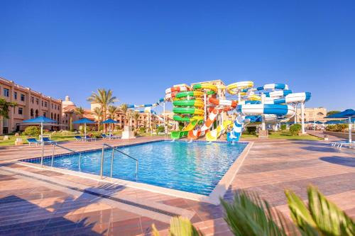 Bazén v ubytování Pickalbatros Aqua Park Resort - Hurghada nebo v jeho okolí