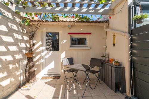 Balkoni atau teres di Appart Aux portes de la Camargue