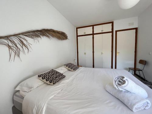 Posteľ alebo postele v izbe v ubytovaní Luxury private Villa 25m Pool, Gym, 200m to Beach