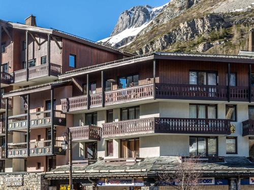 Appartement raffiné avec cheminée, balnéo et Wi-Fi à Val-d’Isère