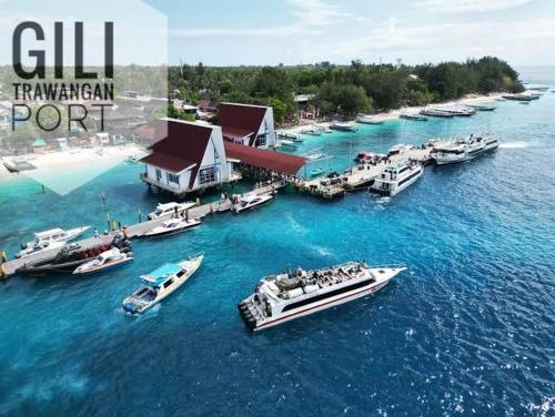 Landskap semula jadi dekat dengan bot ini