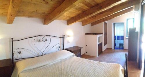 Postel nebo postele na pokoji v ubytování Feudo di Plutino