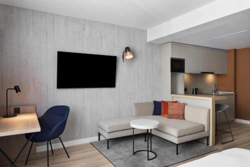 Residence Inn by Marriott Vienna City East — Photo of the whole room