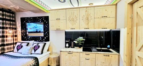 Cama o camas de una habitación en VIP APARTAMENTY Chałubińskiego APART