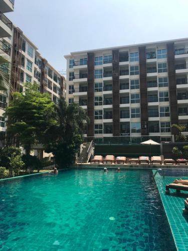 a swimming pool in front of a building at Diamond Suites Resort in Pattaya South