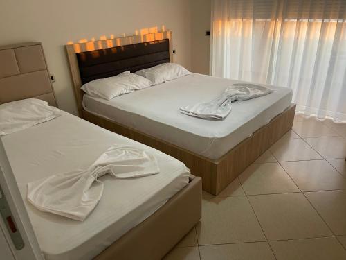 Postel nebo postele na pokoji v ubytování AKE Twin Apartments