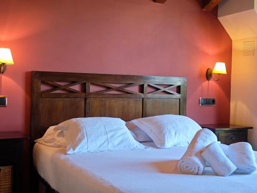 a bedroom with a bed with white towels on it at Els Tres Sols in Camprodon