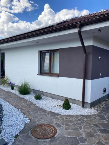 Family house with fireplace, in ground pool, fire pit and large garden