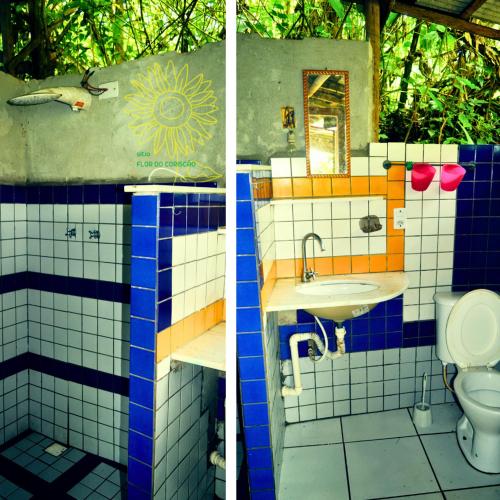2 fotos de un baño con lavabo y aseo en Sitio Flor do Coriscao, en Paraty