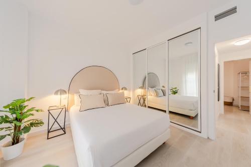 ISG Apartments Bécquer Free Parking inside the building