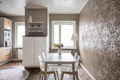 Kuchyň nebo kuchyňský kout v ubytování City Apartment Lumikko