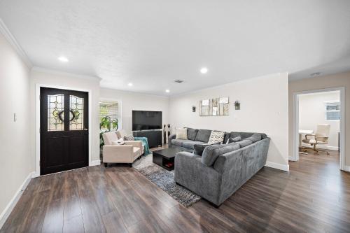 a living room with a couch and a table at Pool Home Nr Heights, Dt Games Wifi Bbq Yard in Houston