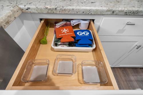 a drawer in a kitchen with towels and utensils at Pool Home Nr Heights, Dt Games Wifi Bbq Yard in Houston