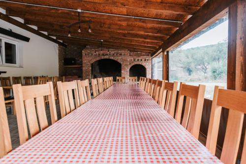 Restaurace v ubytování Kuća dide Joze