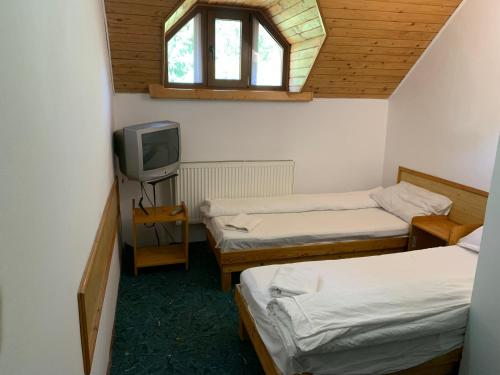 מיטה או מיטות בחדר ב-Hypnotic Villa Predeal