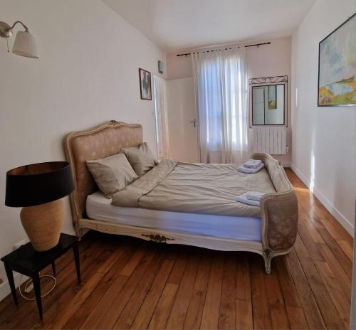 Ein Bett oder Betten in einem Zimmer der Unterkunft Appartement SAINTE ELISABETH - République