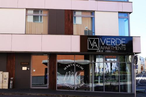 a store front of a building with a sign on it at Verde Apartments CENTRUM klimatyzacja in Koszalin