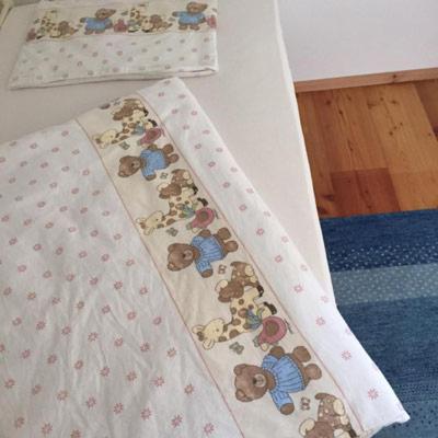 a baby crib with teddy bears on it at ZugspitzApps, Apartement SCHÖNBLICK in Ehrwald