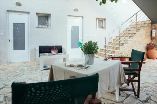 Gallery image of Dimitra Apartments in Kandia